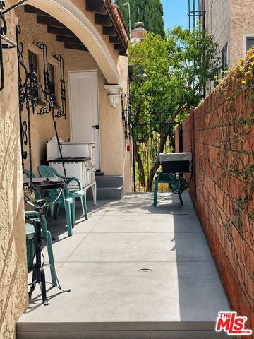 6132 Whitsett Avenue, Los Angeles, CA 91606