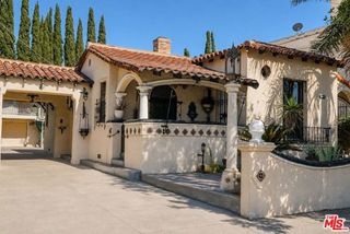 6132 Whitsett Avenue, Los Angeles, CA 91606