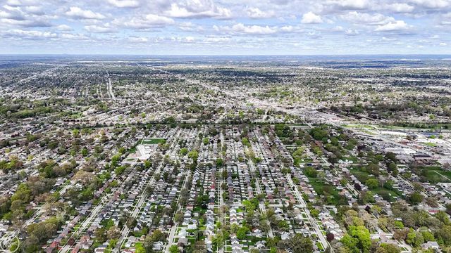 20313 Alger Street, Saint Clair Shores, MI 48080