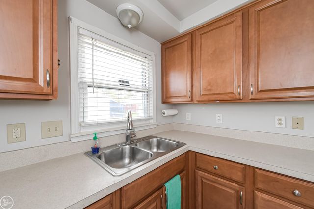 20313 Alger Street, Saint Clair Shores, MI 48080