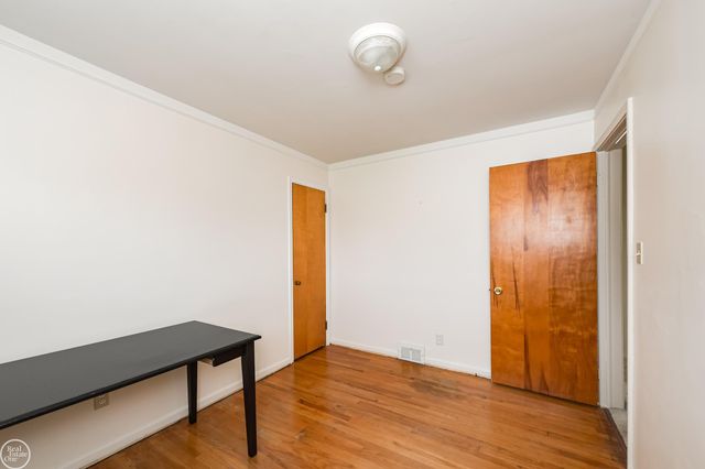 20313 Alger Street, Saint Clair Shores, MI 48080
