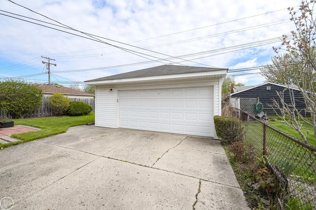 20313 Alger Street, Saint Clair Shores, MI 48080
