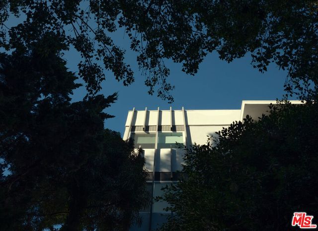 7259 Hillside Avenue 202, Los Angeles, CA 90046