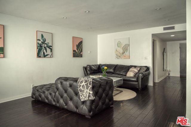 7259 Hillside Avenue 202, Los Angeles, CA 90046