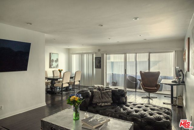 7259 Hillside Avenue 202, Los Angeles, CA 90046