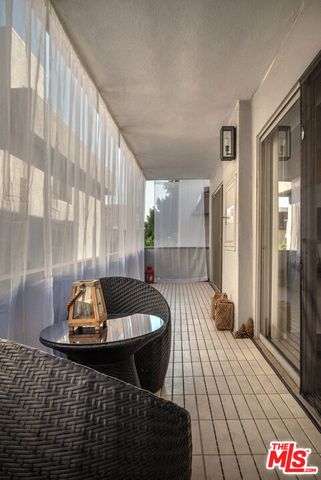 7259 Hillside Avenue 202, Los Angeles, CA 90046