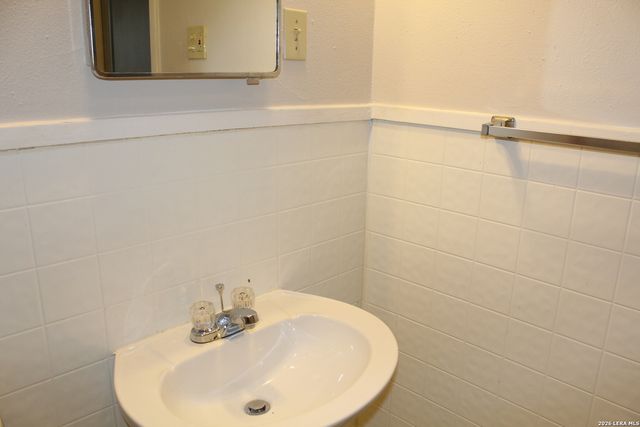 202 Senisa, San Antonio, TX 78228