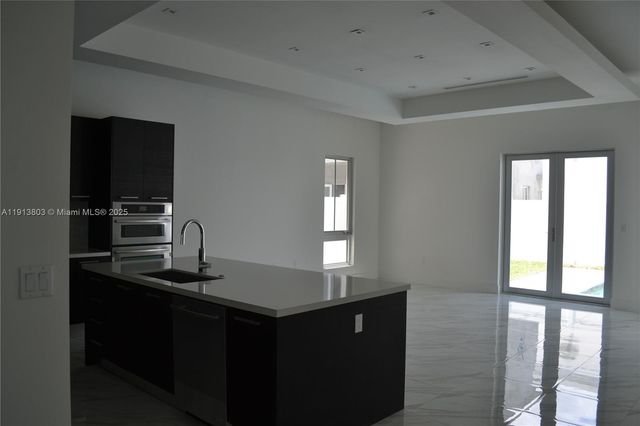 3350 NW 83rd Ct, Doral, FL 33122