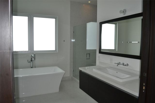 3350 NW 83rd Ct, Doral, FL 33122