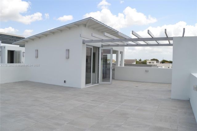 3350 NW 83rd Ct, Doral, FL 33122