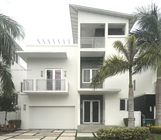 3350 NW 83rd Ct, Doral, FL 33122