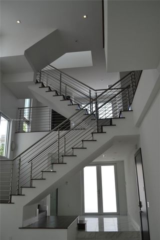 3350 NW 83rd Ct, Doral, FL 33122