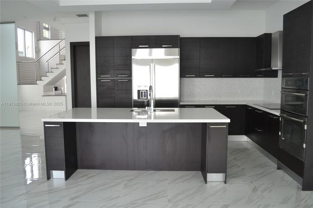 3350 NW 83rd Ct, Doral, FL 33122