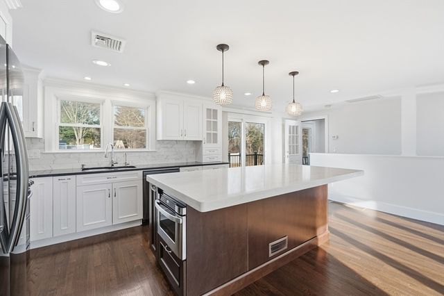 20 Mulhall Dr, Ashland, MA 01721