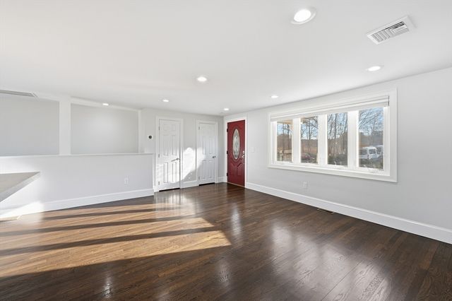 20 Mulhall Dr, Ashland, MA 01721