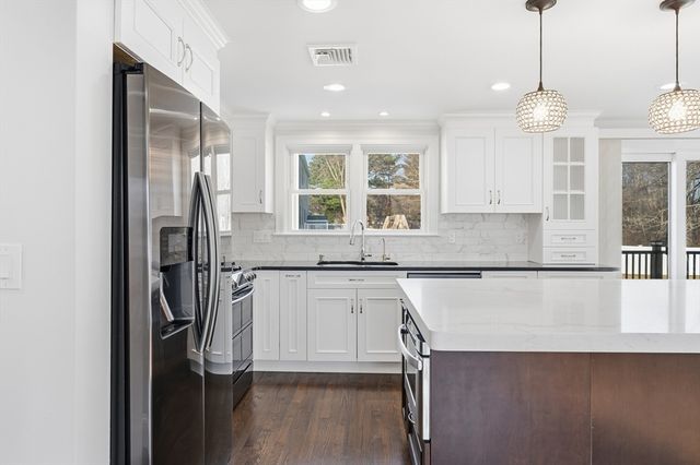 20 Mulhall Dr, Ashland, MA 01721