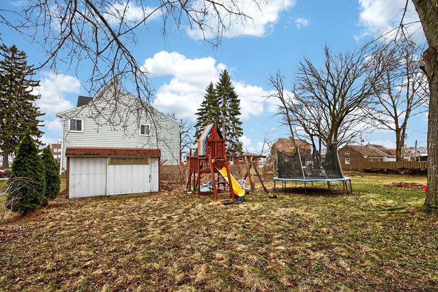 1326 Midland AVENUE, Kewaskum, WI 53040