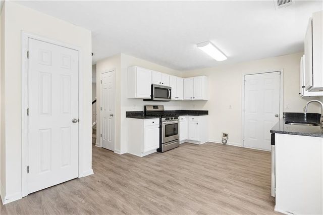 390 Manor Glen Drive, Suwanee, GA 30024