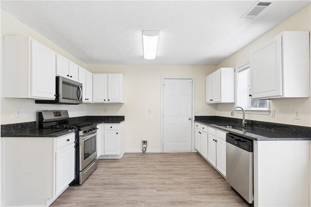 390 Manor Glen Drive, Suwanee, GA 30024