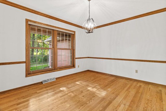 W278N2760 Rocky Point ROAD, Pewaukee, WI 53072