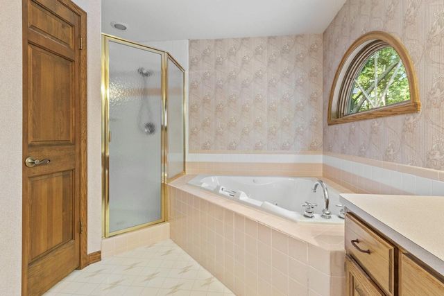 W278N2760 Rocky Point ROAD, Pewaukee, WI 53072