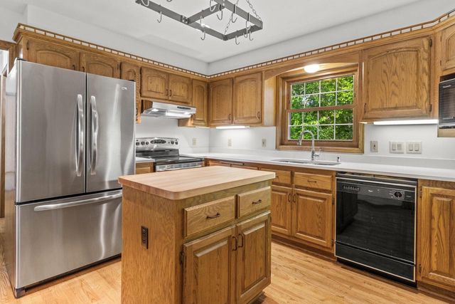 W278N2760 Rocky Point ROAD, Pewaukee, WI 53072
