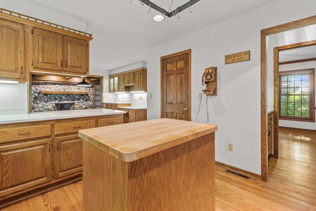 W278N2760 Rocky Point ROAD, Pewaukee, WI 53072