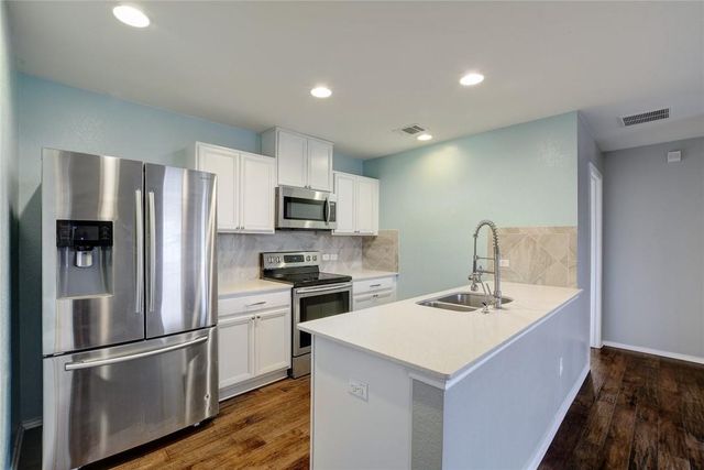 261 New Bridge DR, Kyle, TX 78640