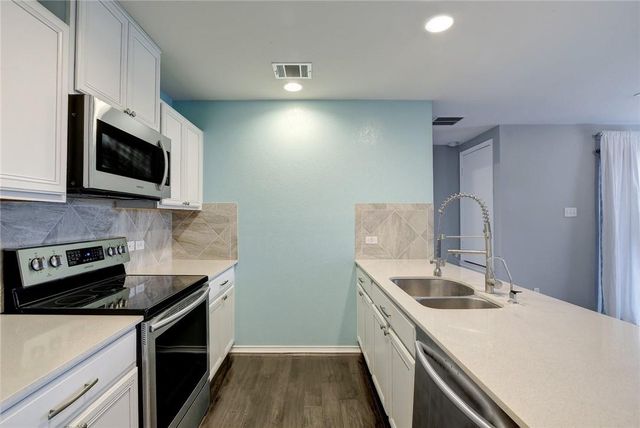 261 New Bridge DR, Kyle, TX 78640