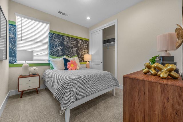 939 Lisbon Avenue, Tulare, CA 93274