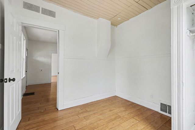 322 College Avenue, Holland, MI 49423