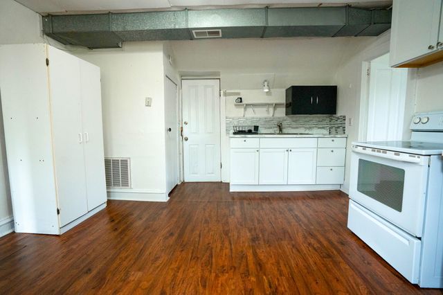 322 College Avenue, Holland, MI 49423