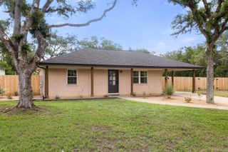 219 S Bluff ST, Dripping Springs, TX 78620