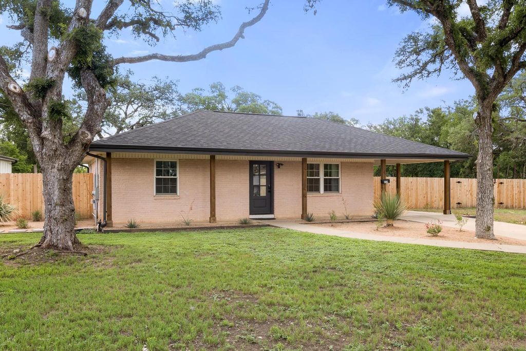219 S Bluff ST, Dripping Springs, TX 78620