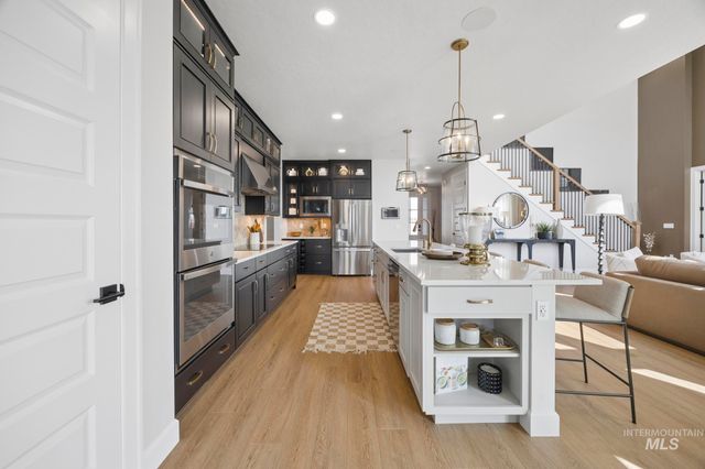 585 E Distributor, Boise, ID 83716