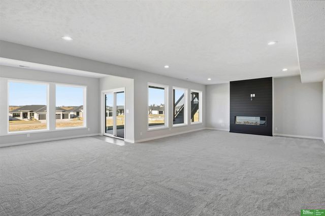6523 S 214th Street, Elkhorn, NE 68022
