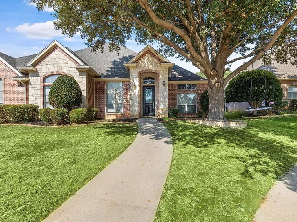 8205 Edgemont Court, North Richland Hills, TX 76182