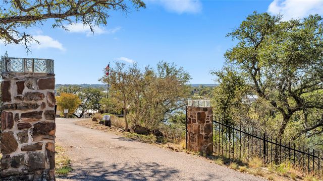 150 Skyline DR, Sunrise Beach, TX 78643