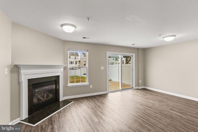 806 BLOSSOM DR, Hanover, PA 17331