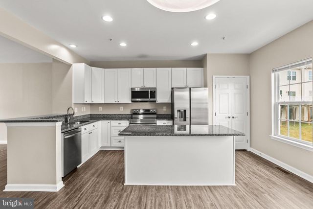 806 BLOSSOM DR, Hanover, PA 17331