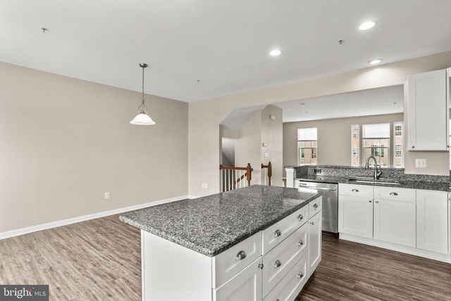 806 BLOSSOM DR, Hanover, PA 17331