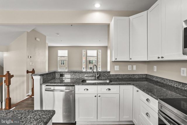 806 BLOSSOM DR, Hanover, PA 17331