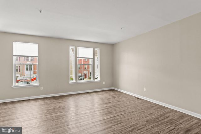806 BLOSSOM DR, Hanover, PA 17331