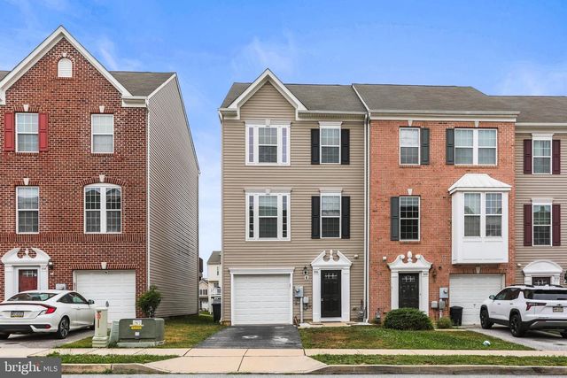 806 BLOSSOM DR, Hanover, PA 17331