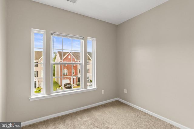 806 BLOSSOM DR, Hanover, PA 17331