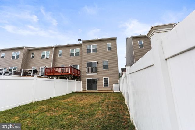 806 BLOSSOM DR, Hanover, PA 17331
