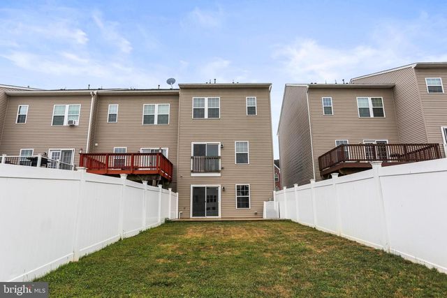 806 BLOSSOM DR, Hanover, PA 17331