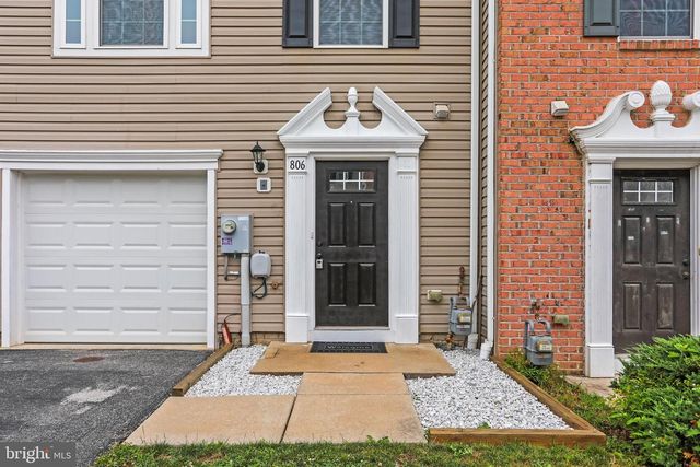 806 BLOSSOM DR, Hanover, PA 17331