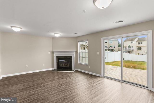 806 BLOSSOM DR, Hanover, PA 17331