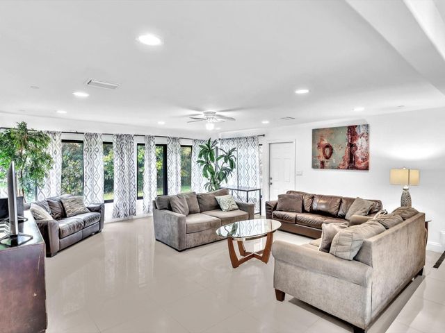 5901 W Broward Boulevard, Plantation, FL 33317